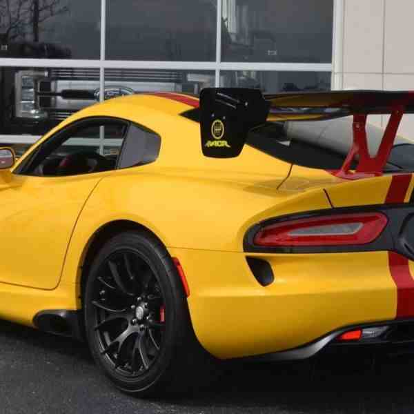 2016-dodge-viper-acr-2-croppedD930F86B-80AE-6C8A-20D2-375B48FD3DFF.jpg
